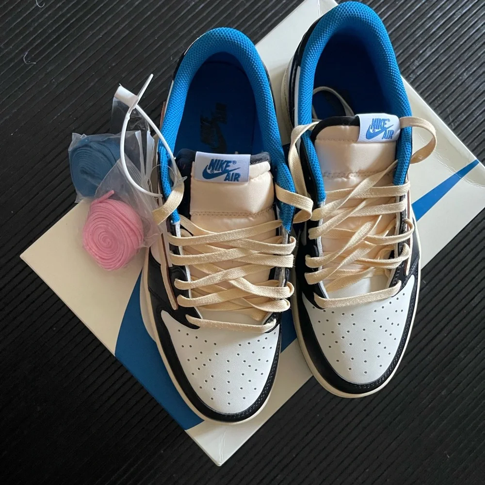 Jordan 1  retro style with Travis Scott - Picture 4 of 8